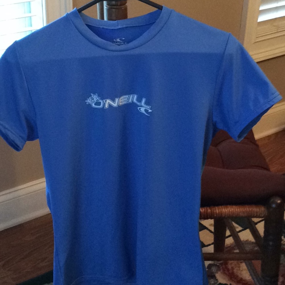 Girls active wear pullover.